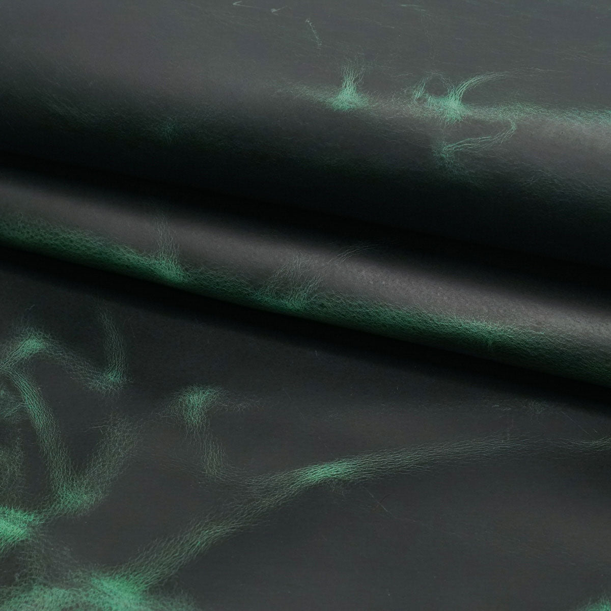 AWPU.Emerald Green.01.jpg Aurora Waxed Pull-Up Image