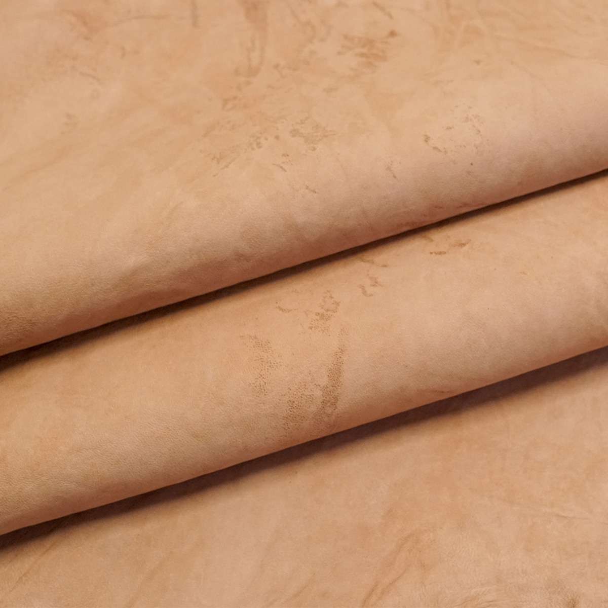 RSTSK.SLC.02.jpg Rustic Veg Tan Sheepskin Image