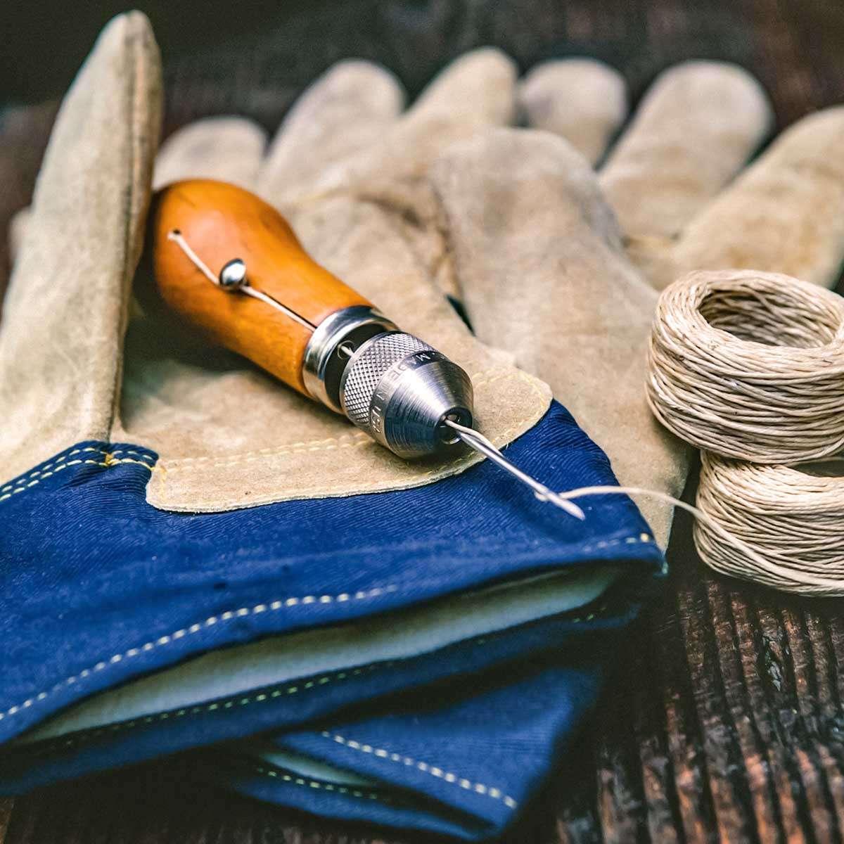 28-08.SLC.04.jpg Speedy Stitching Awl Image
